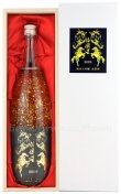 画像2: 【日本酒】 伯楽星 金箔酒 干支ボトル2026 純米大吟醸 1.8L (2)